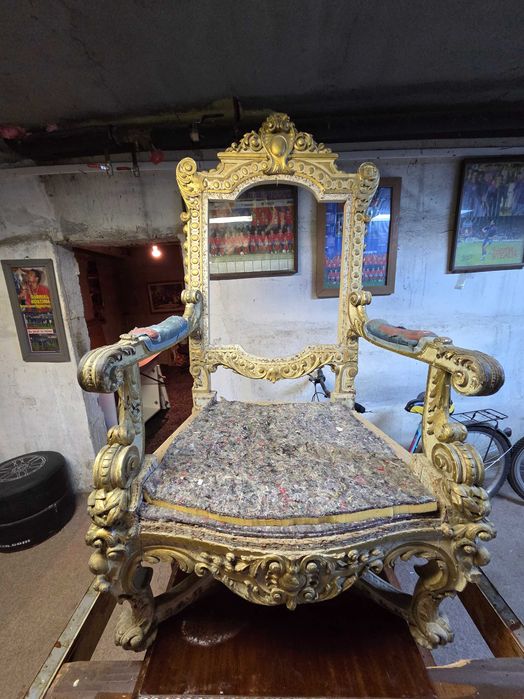 Scaun vintage foarte vechi