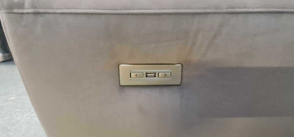 Сив диван от плат тройка с електрически релаксиращ механизъм