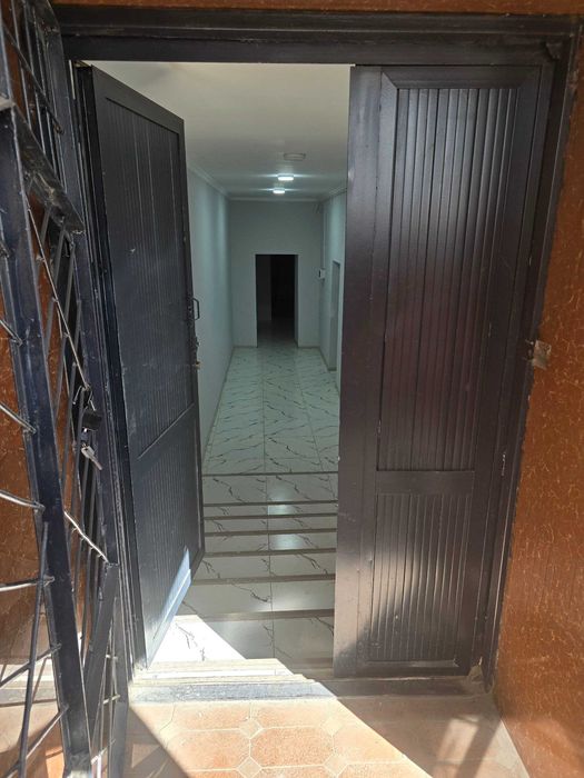 Сдается в аренду помещение в центре Джами. Для магазина мебелей и запч