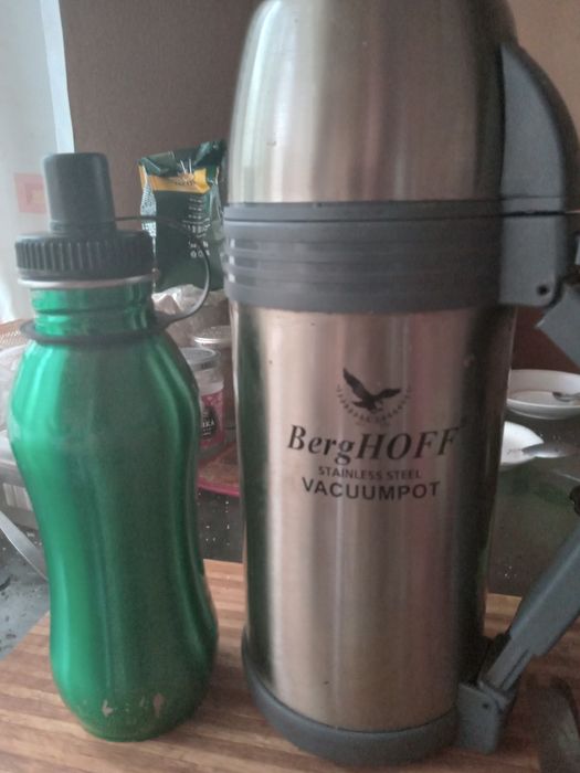 Продам термос новый Berghoff