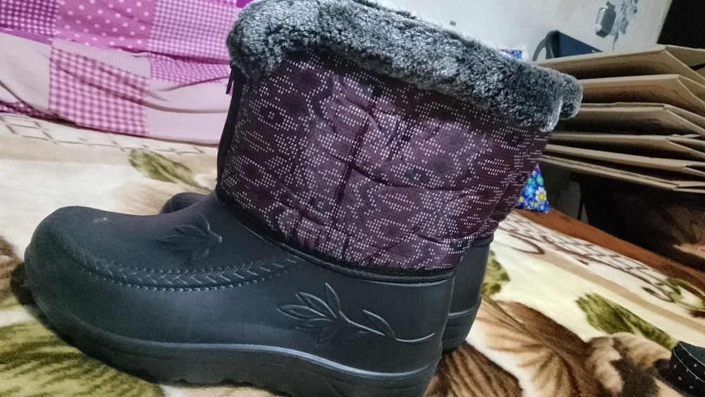 Продам сапоги новые