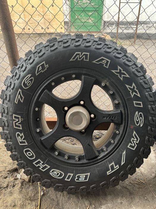 Продам диски с шинами комплект