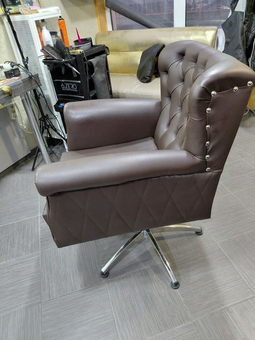 Чисто нов Професионален фризьорски  стол