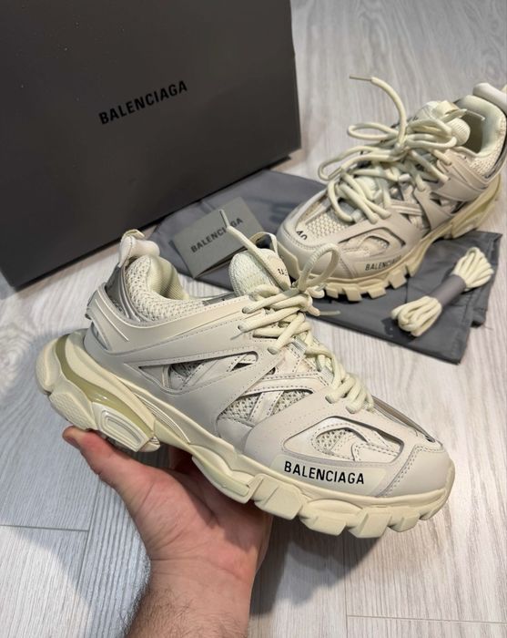 Balenciaga track