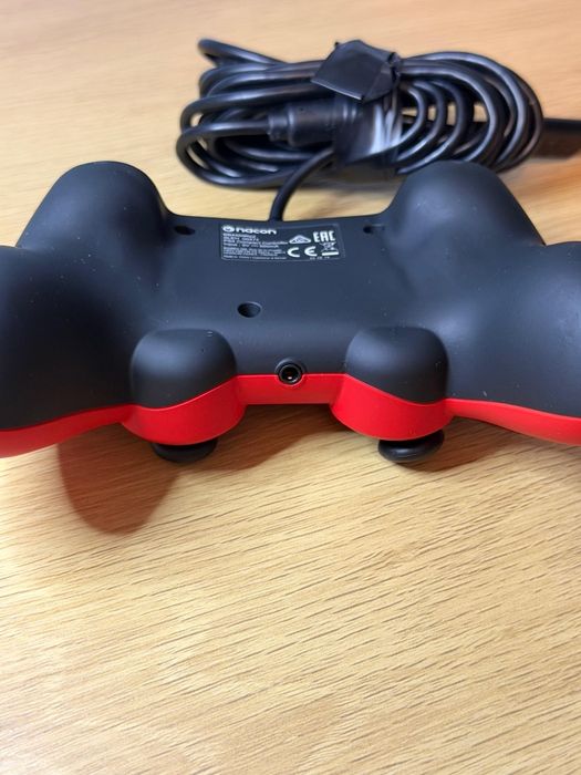 Controller Nacon Wired Compact PS4 / PC (Licențiat Oficial)