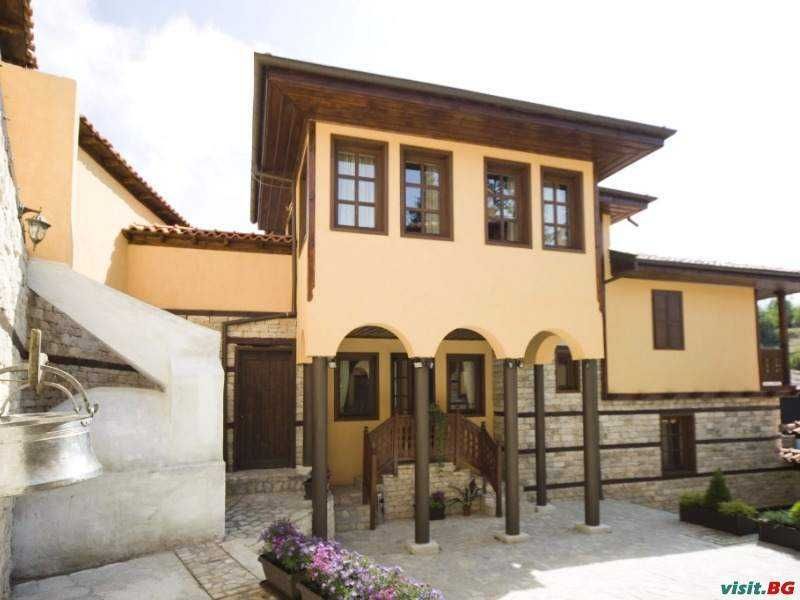 Продава се Хотел в Копривщица - 1200 кв.м за 255 €/кв.м - Снимка #4