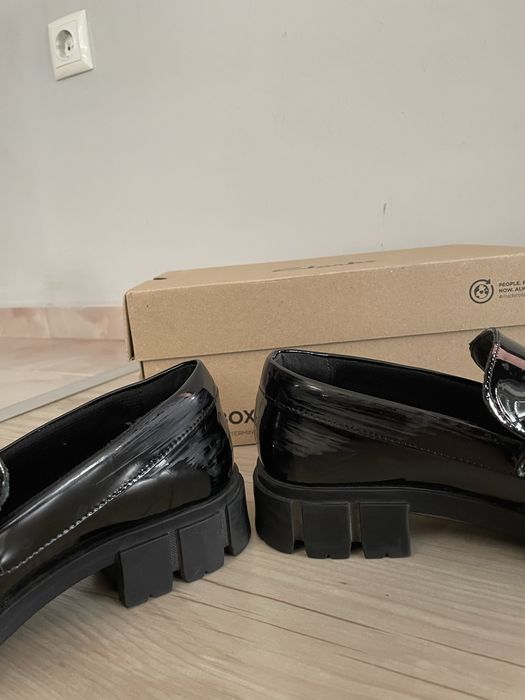 Clarks черни лачени мокасини
