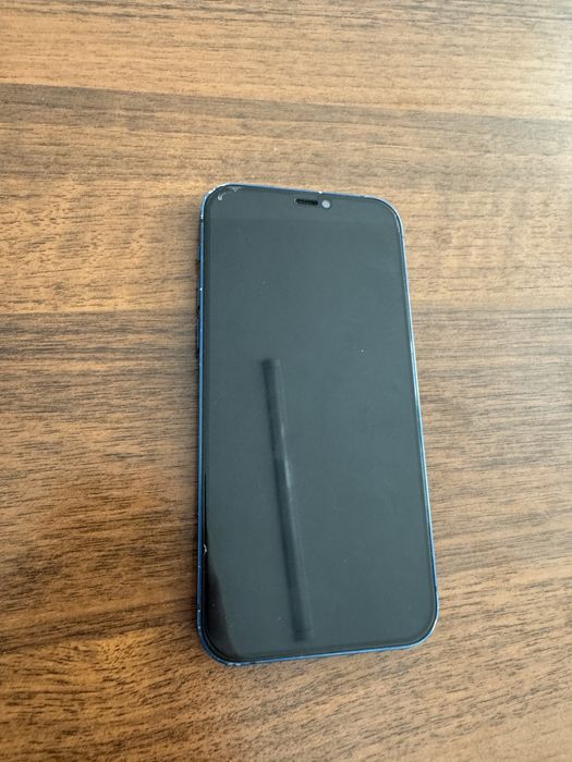 Айфон 12 в отличном состояний