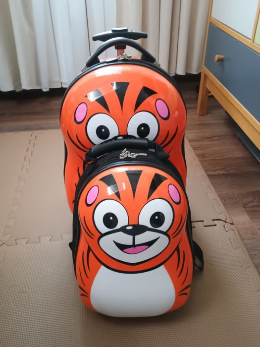 Set de călătorie Cuties and Pals, troler și rucsac model 3D tigru