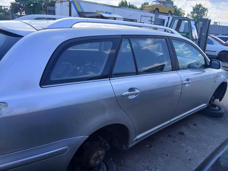 На части Toyota avensis