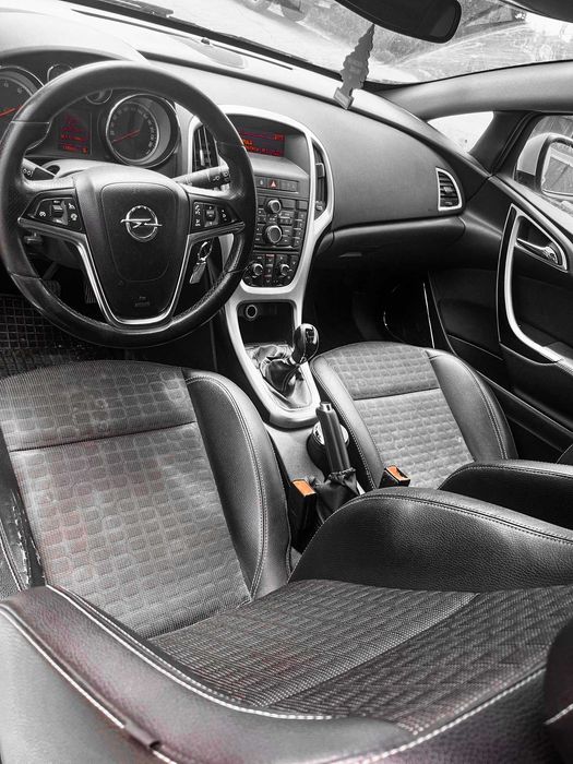 Opel Astra GTC 1.6  Turbo Sport Benzina din 2012