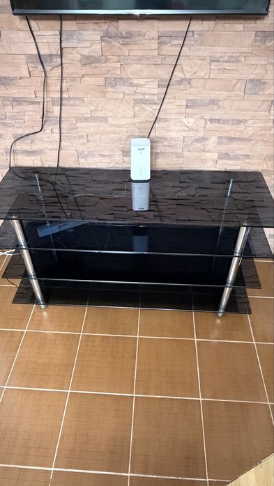 Полка  под телевизор