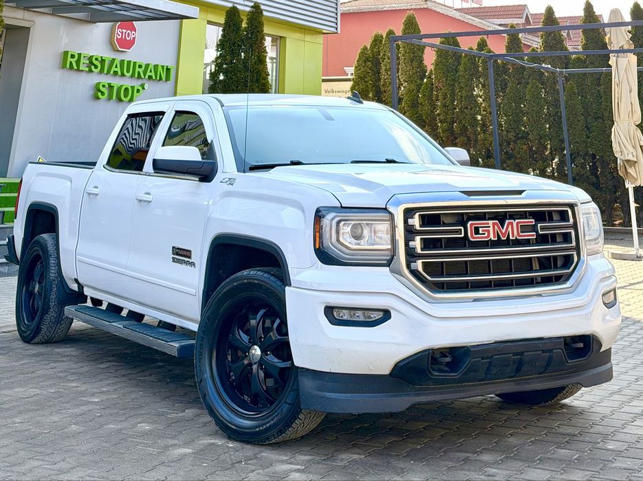GMC Sierra 4 x 4  V8 5.3 L Autoutilitara 6 locuri Inmatriculat RO