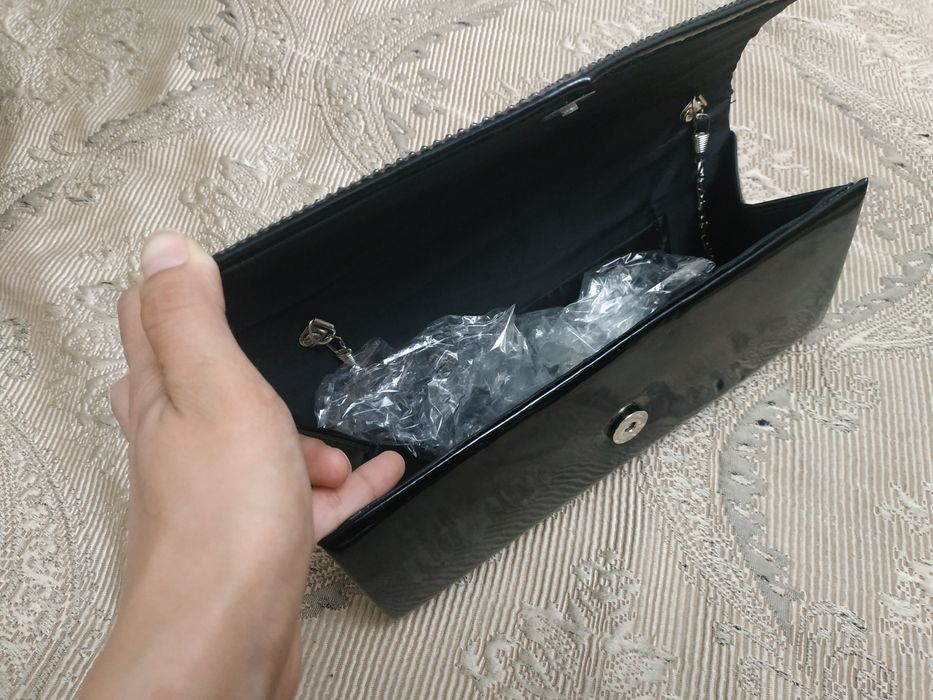 Клатч новый. Лакированный и бархатный.