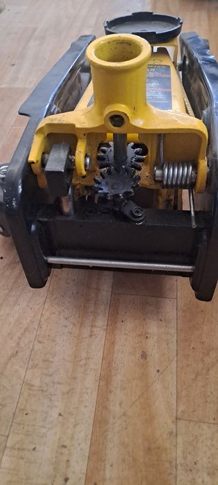 Домкрат 3 т. Требует ремонта.