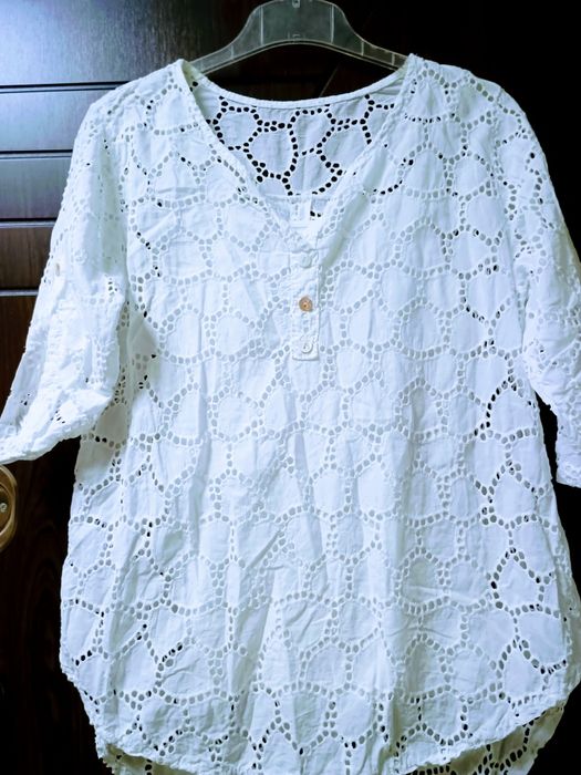 Нови снежно бяла туника и жилетка