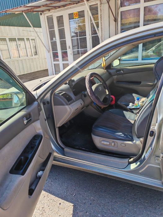 Машина камри 35