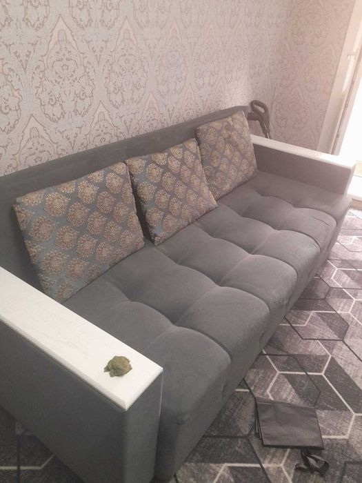 Продам Диван 220*69 см ,обивка велюр, цвет серый