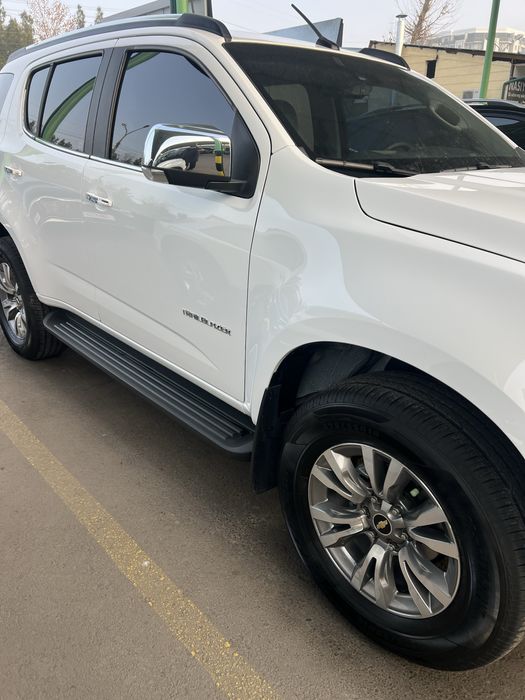 Срочно продаётся Треблейзер небитая и некрашеная