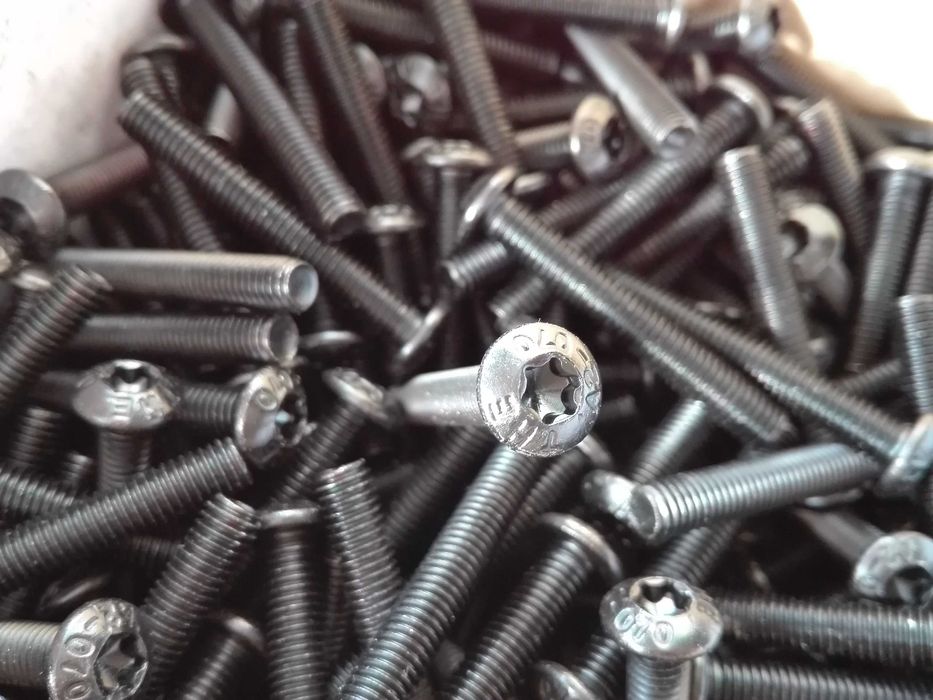 Surub Torx M6x30 x 50 buc, cap bombat, negru
