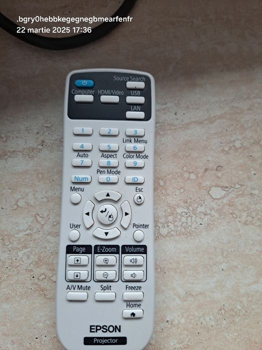 Videoproiector Epson EB-675W + suport prindere