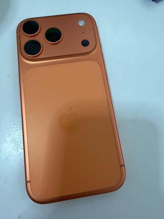 Продам Iphone 17pro. Торга нет
