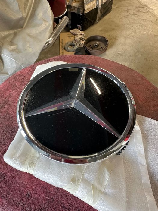 Емблема Mercedes Дисторник