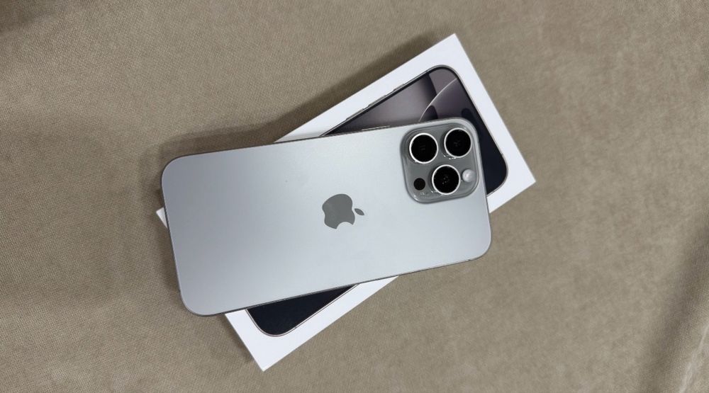 Iphone 16 Pro max Silver