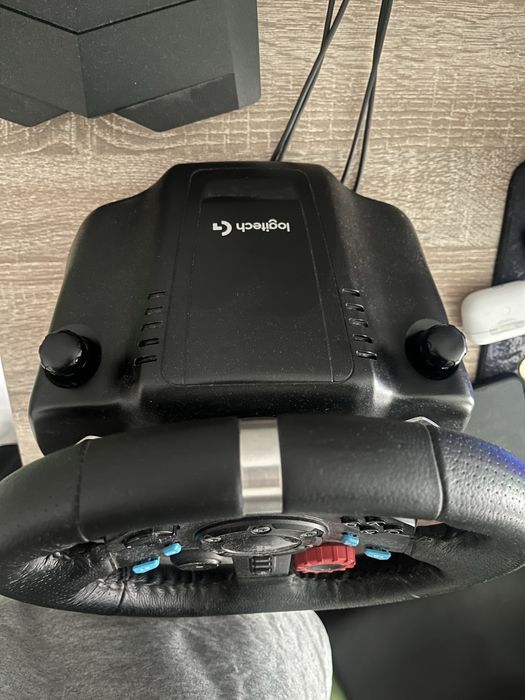Volan Logitech G29 + schimbator Logitech (se negochieaza usor)