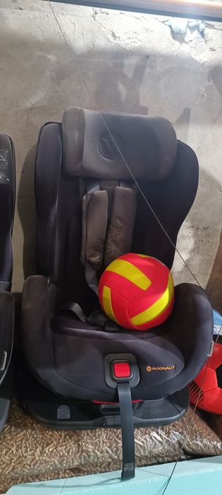 Продавам детски столчета за кола Avionaut