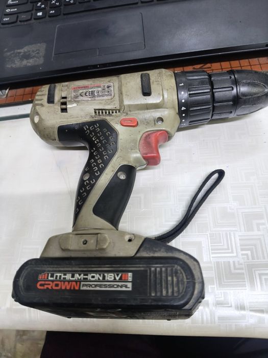 Аккумуляторный шуруповёрт CROWN .