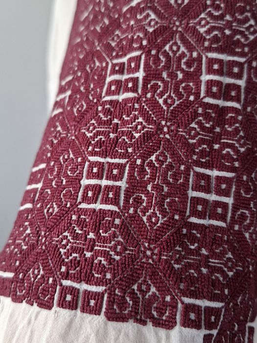 Vind costum traditional din marchizet