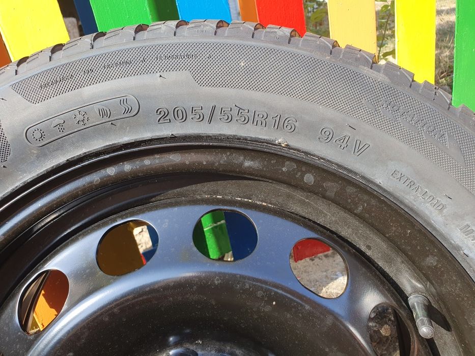 Vând sau schimb roată Golf 6