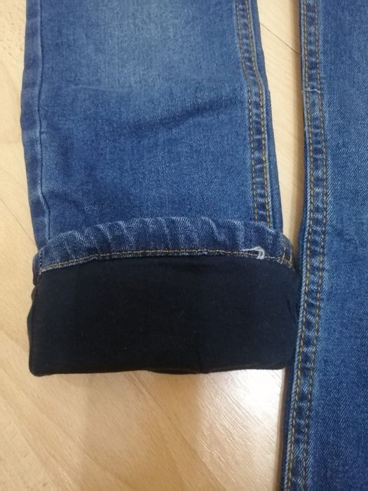 Продам джинсы на мальчика