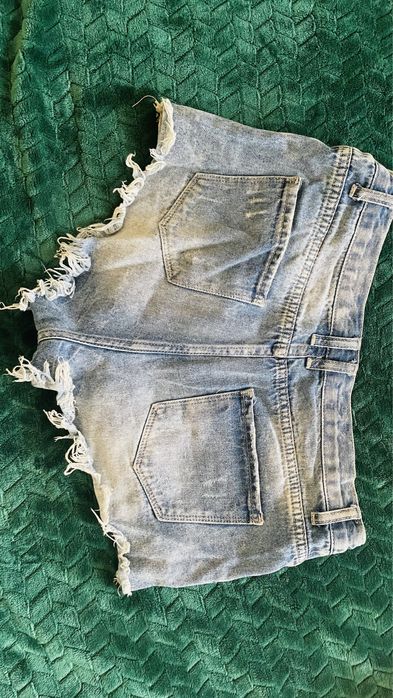 Pantaloni scurți blugi de femei