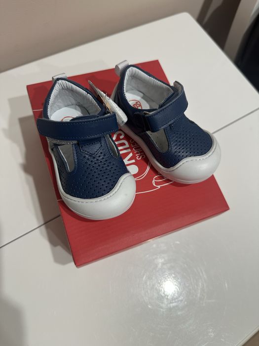 Продам детские сандалии