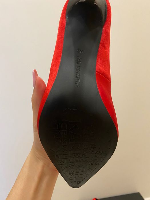 Karl Lagerfeld сатенени обувки на ток