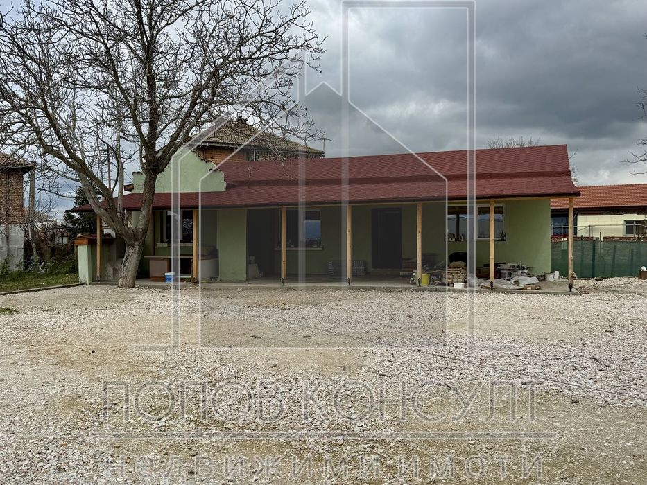 Хале с къща в Пловдив -Трилистник!