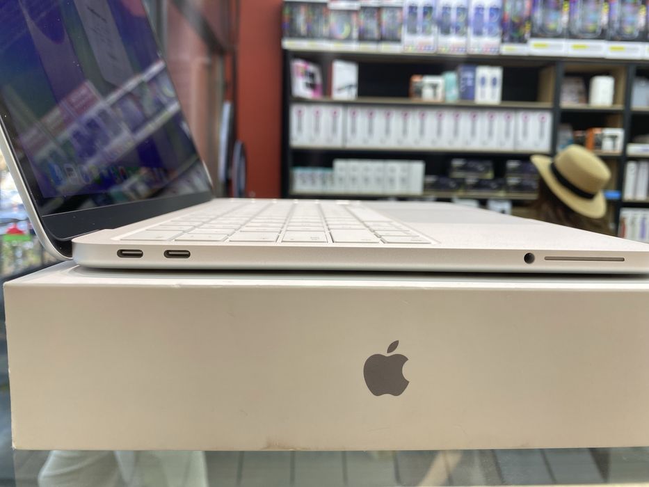 Macbook Neo 8GB/256GB/SILVER (7 циклов)