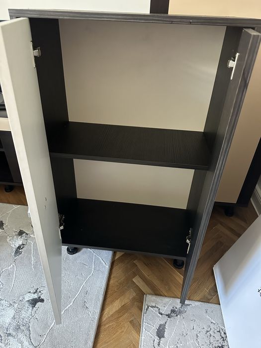 Vand doua corpuri mobila