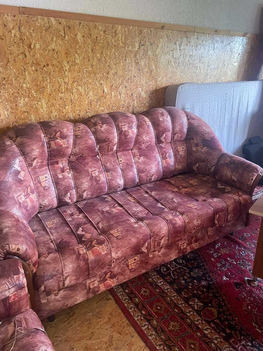 1бр.Кожен диван използван