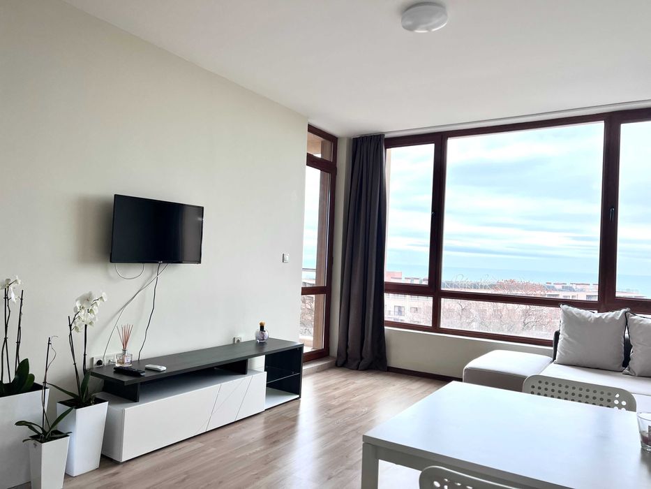 Дава се под наем Двустаен апартамент в к.к. Златни пясъци - 65 кв.м за 400 € - Снимка #1