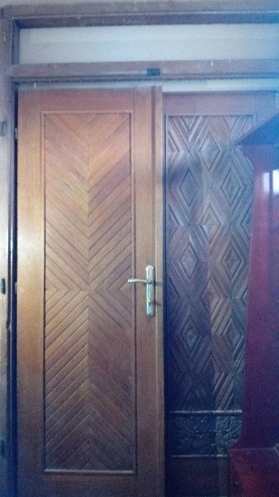 Vând ușa de calitate superioară din lemn, stejar masiv