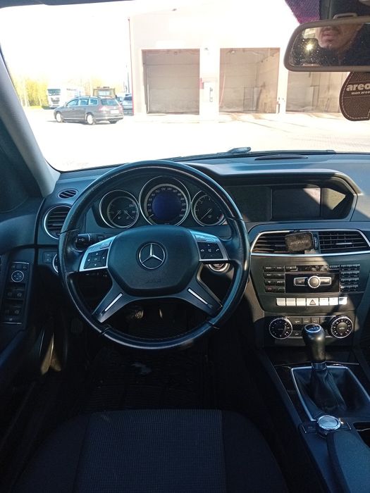 Vând Mercedes c 200