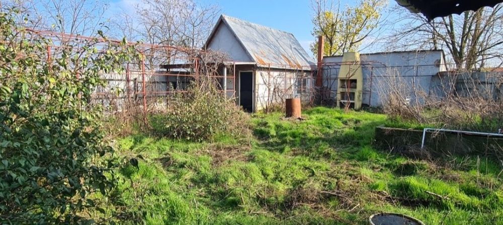 Teren 15 km de Bucuresti 2 constructii, fundatie 90mp, put apa, fosa..