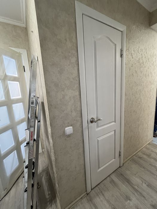 Двери б/у белые 4 двери