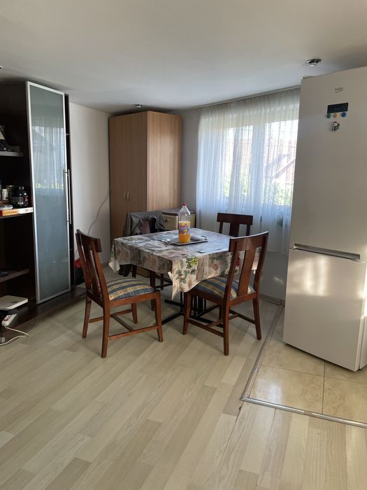 Închiriez camera buccătărie și baie la casa