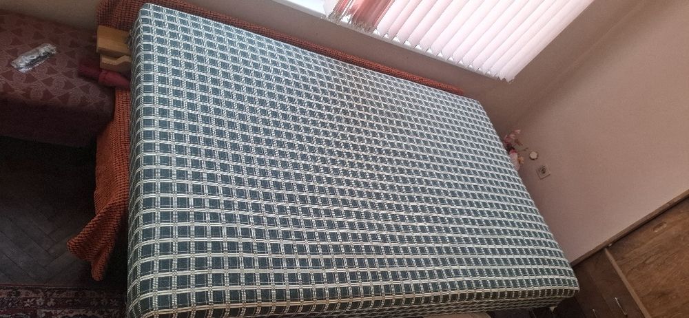 Спалня от естествено масивно дърво