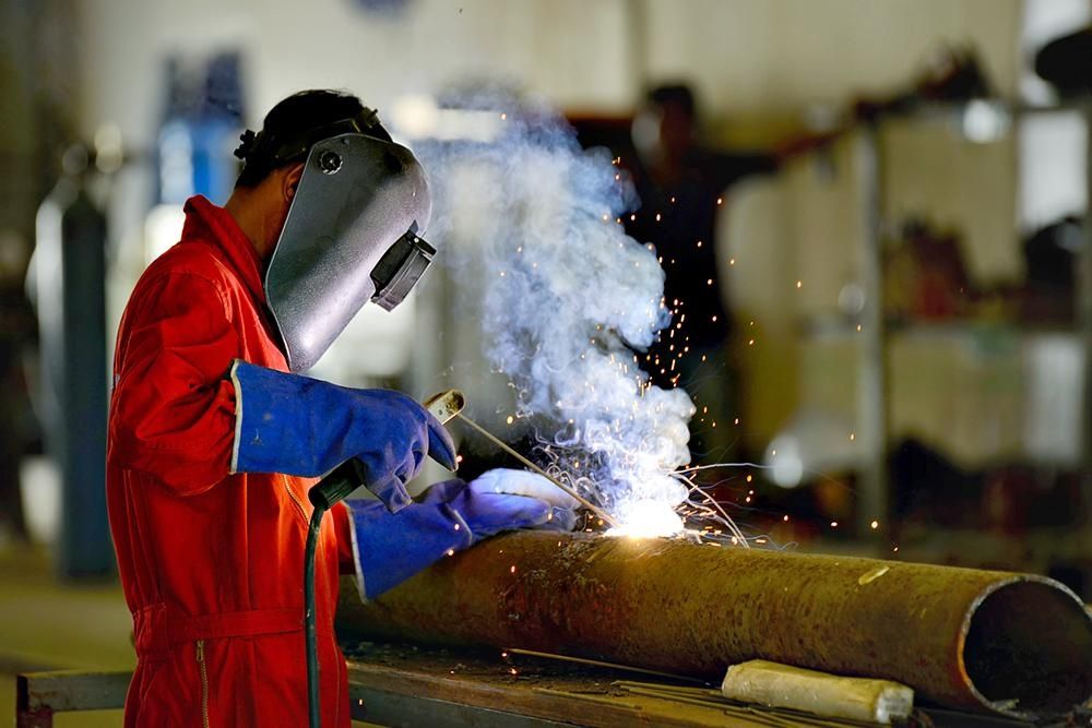 Электро сварщик, навес,стеллажи, сантехник, теплый пол.