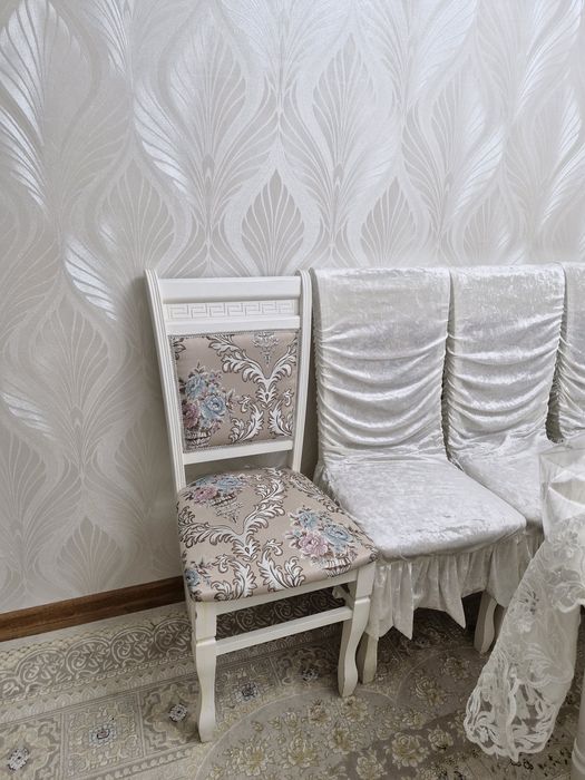 Стол и  7 стульев